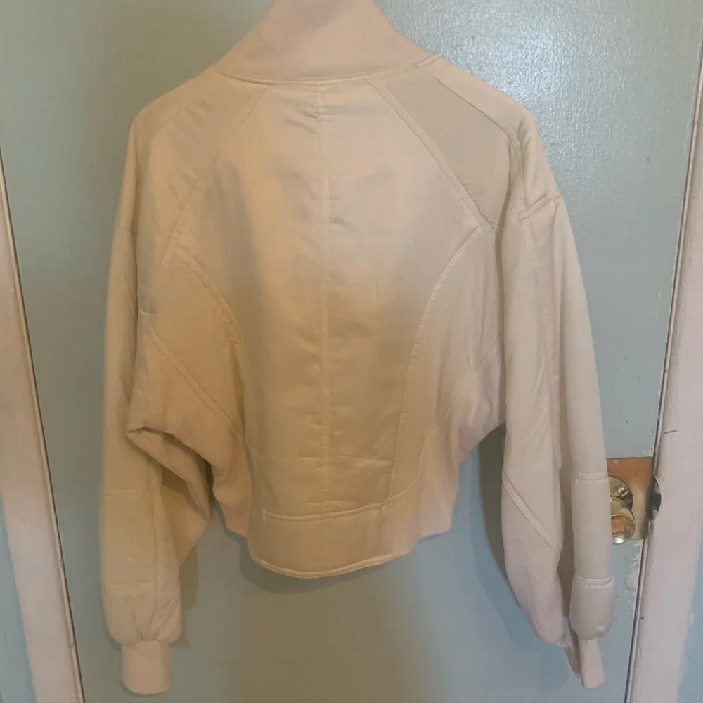 Selling a daily practice jacket in excellent condition only wore once 😊🌸 - Picture 2 of 6